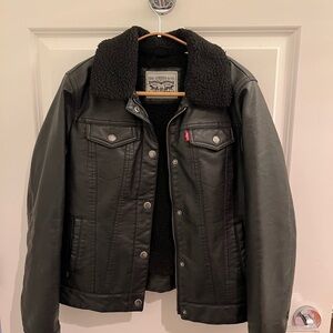 Levi’s Women’s Sherpa Trucker Jacket Black Sz. M